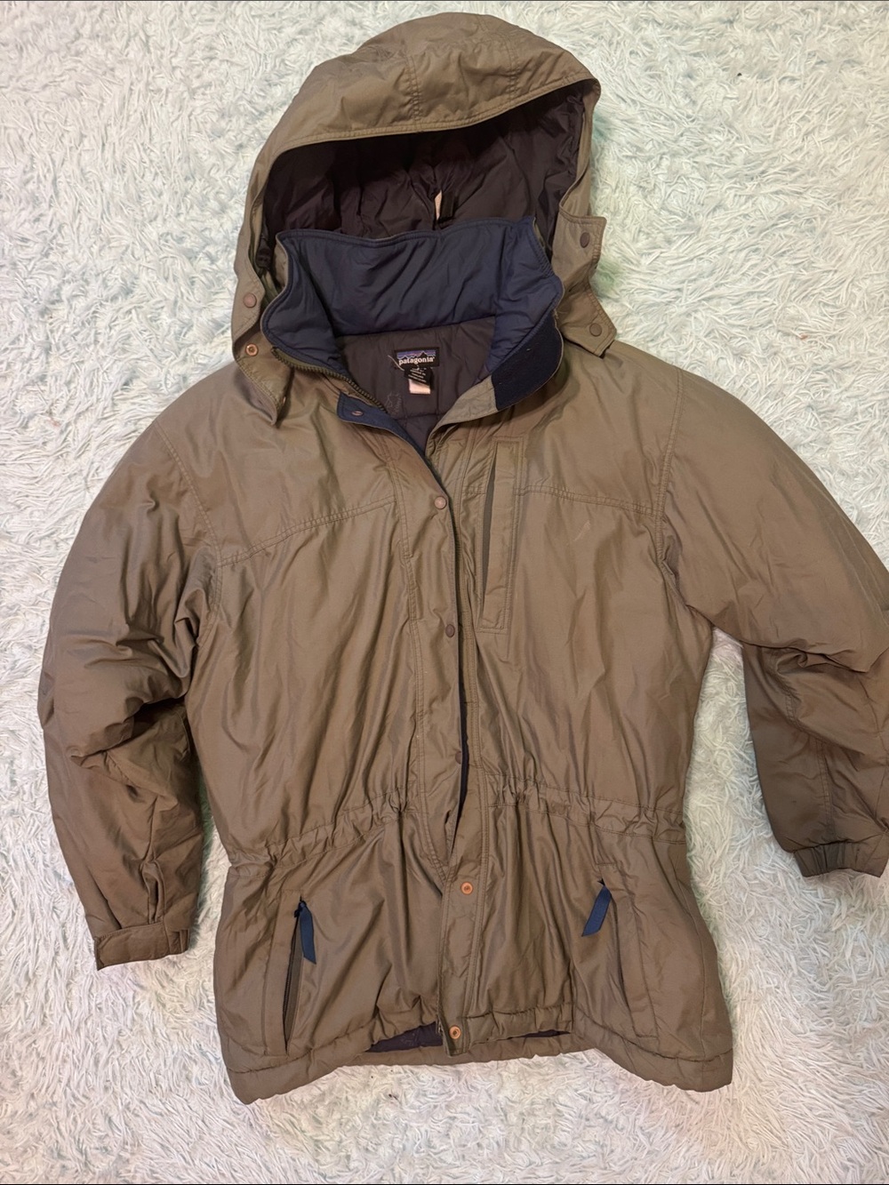 Patagonia woman’s Two-Tone olive Hooded Puffer Jacket woman’s small